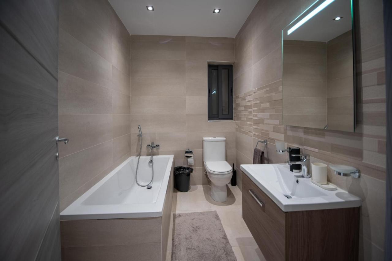 Seaside Luxury Apartment St. Paul's Bay Bagian luar foto